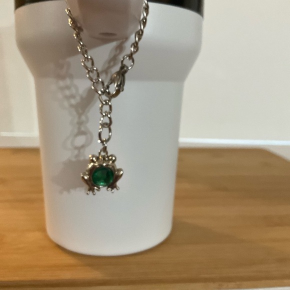 Hand Crafted Stanley Cup Charm Frog with Emerald Stone Cup Handle Green Silver - Picture 4 of 8